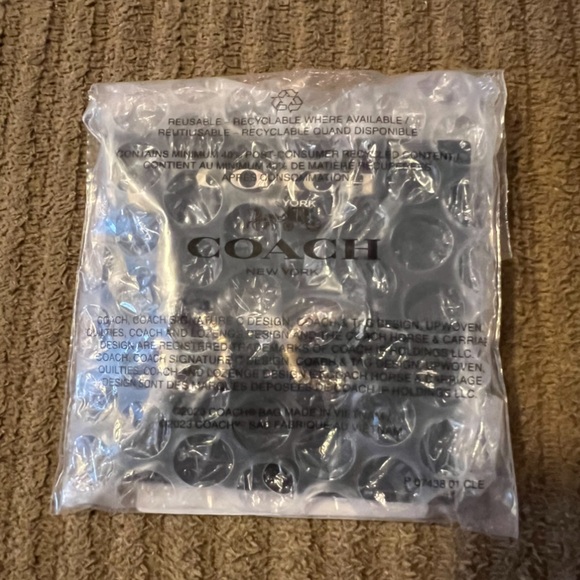 Coach Script Small Hoop Earrings nwt in packaging - Picture 2 of 3